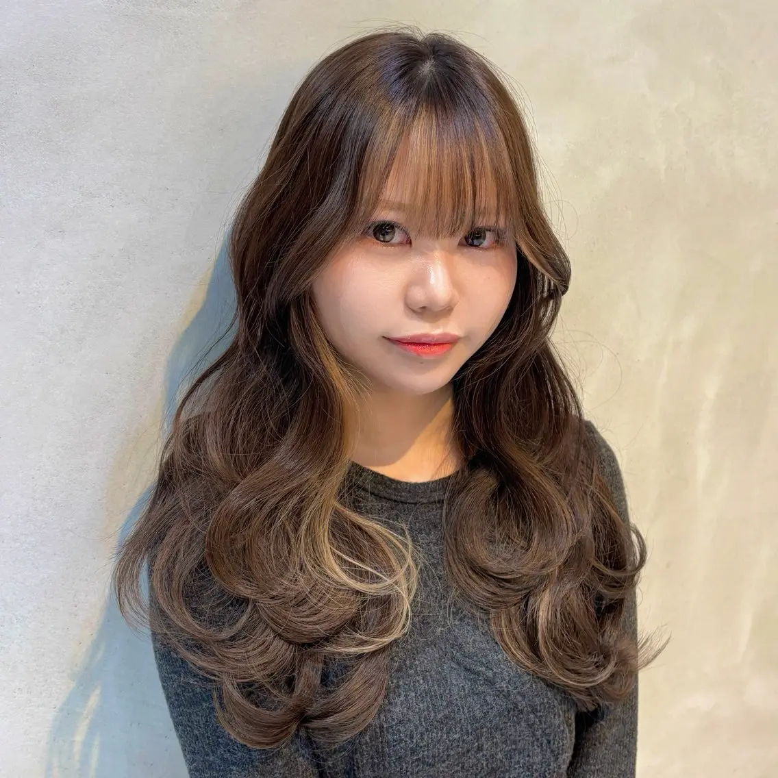 ロング レイヤーカット カット ヘアカラー three. 中之島のヘアスタイル