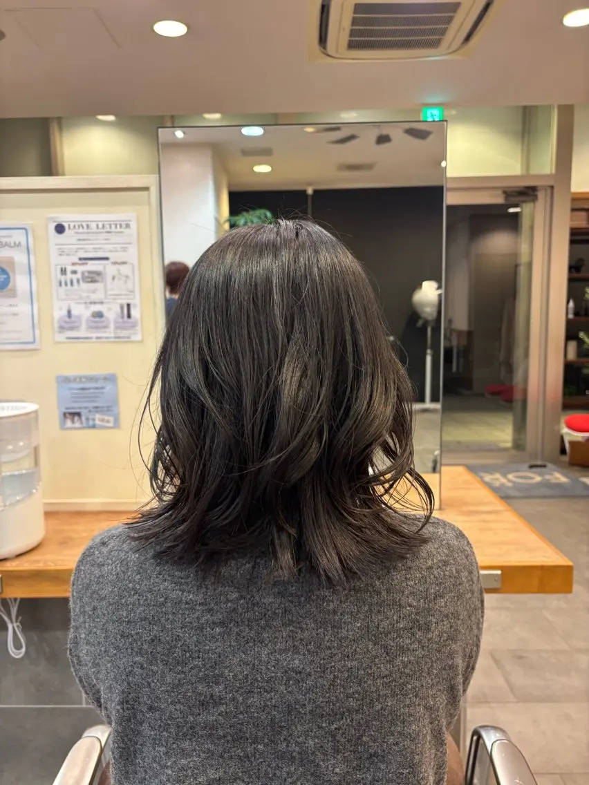 【木、金19:00限定】顔周りレイヤーミディアム＋シャンプーの写真