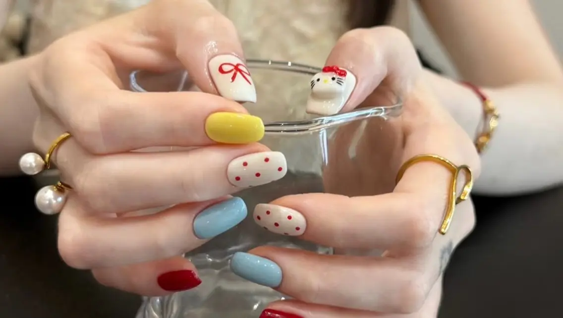 ネイル フレンチネイル グラデーション キラキラネイル 韓国ネイル マグネットネイル ハンドネイル 🎀🎀YooLi Nail Salonのネイルデザイン