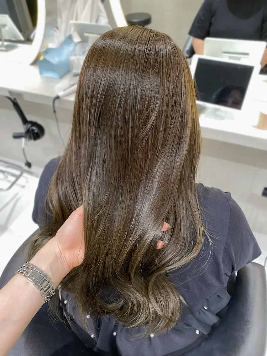 カラー ベージュカラー オリーブベージュ ヘアカラー トリートメント ユナ hearts.店長のヘアスタイル