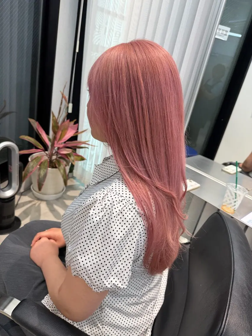ロング ブリーチ特化🎖️ピ ンクカラー高橋さやかのヘアスタイル