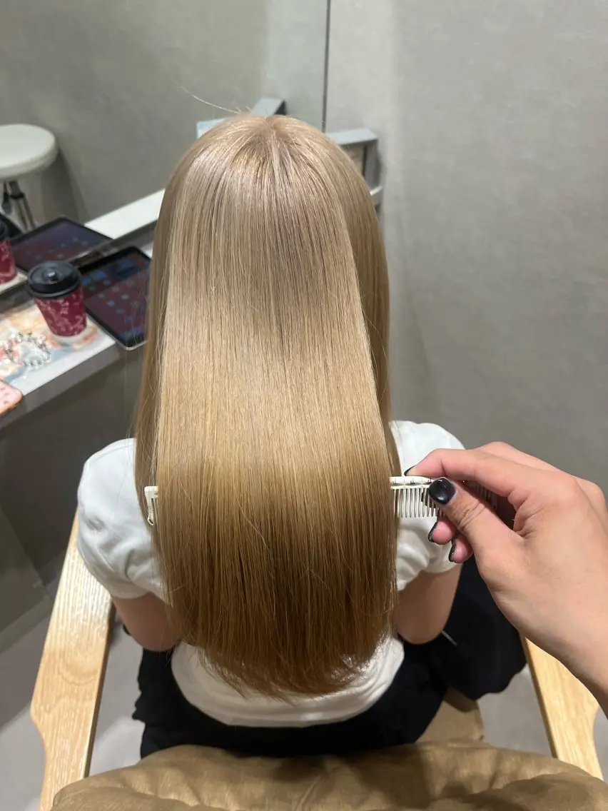 ロング カラー ベージュカラー ブリーチ ブロンド ブロンドベージュ カット ヘアカラー トリートメント 艶感透明感カラー/ 大分 Keigoのヘアスタイル