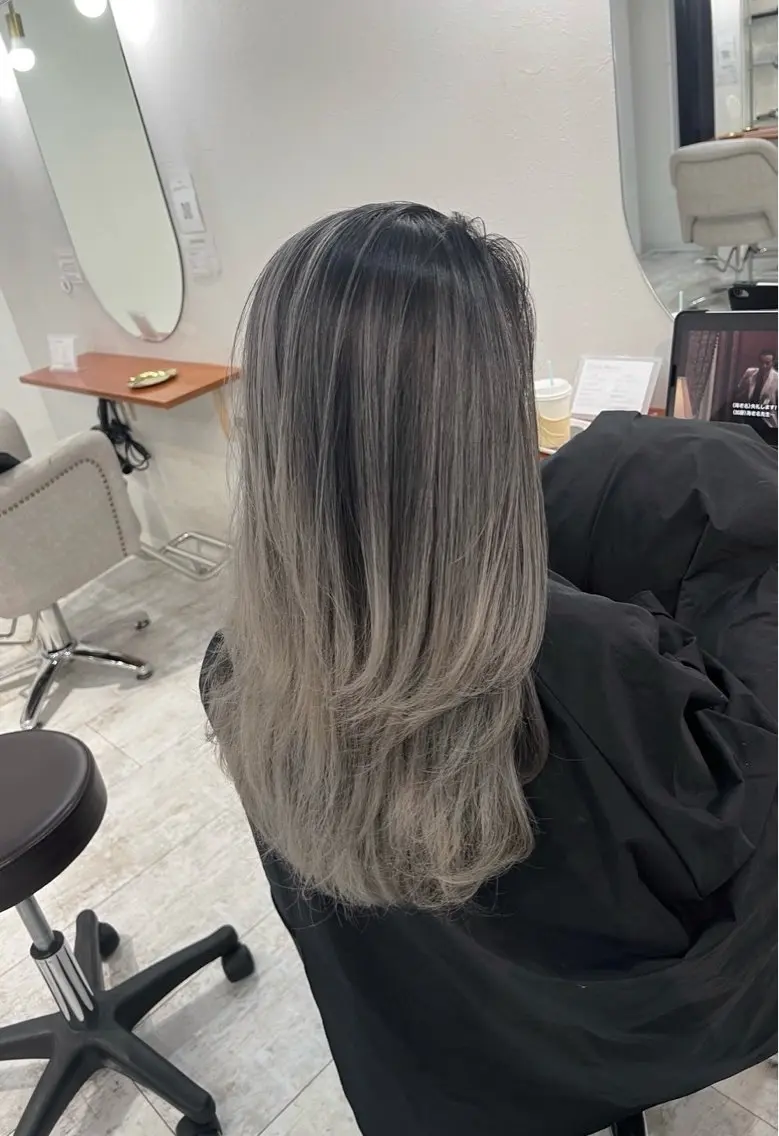 セミロング カラー バレイヤージュ グレージュ レイヤーカット 指名数No.1 /NAOYAのヘアスタイル