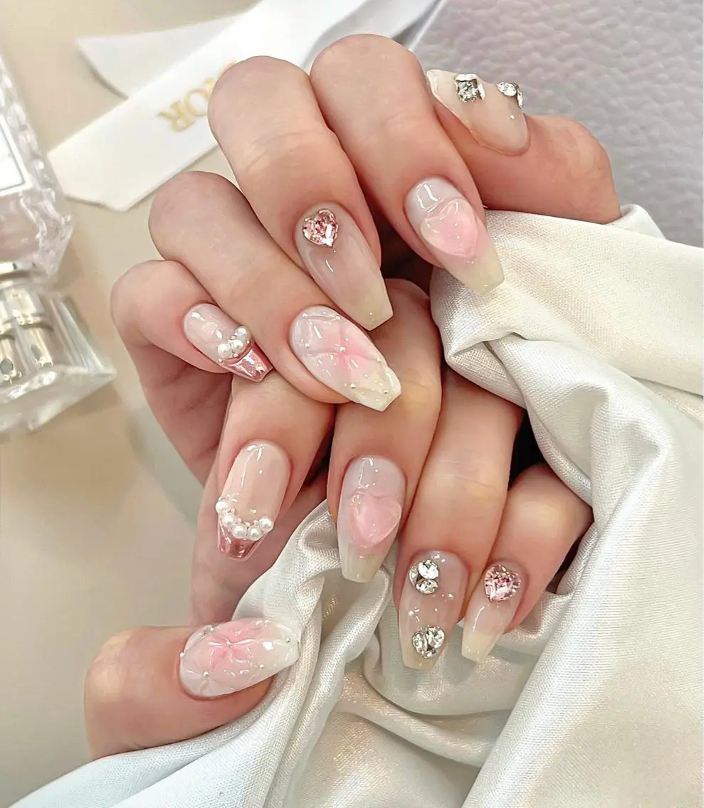 ネイル キラキラネイル マグネットネイル ミラーネイル ニュアンスネイル 春ネイル ハンドネイル Hinaa 池袋のネイルデザイン