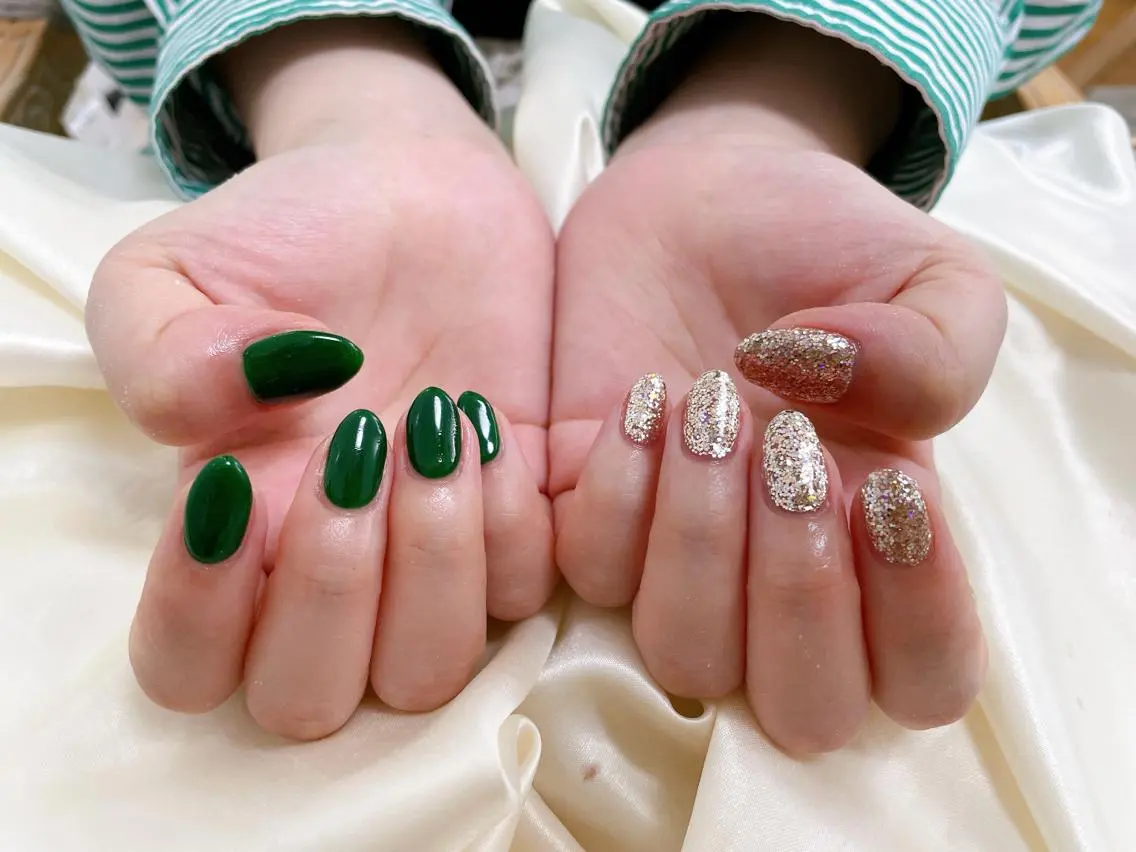 ネイル グリーン キラキラネイル mogunail &blowのネイルデザイン