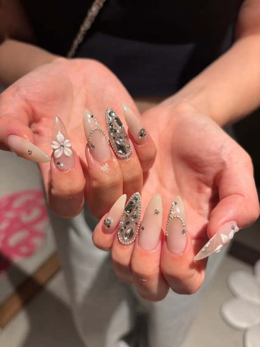 ロング One ♡ YUKINEのネイルデザイン