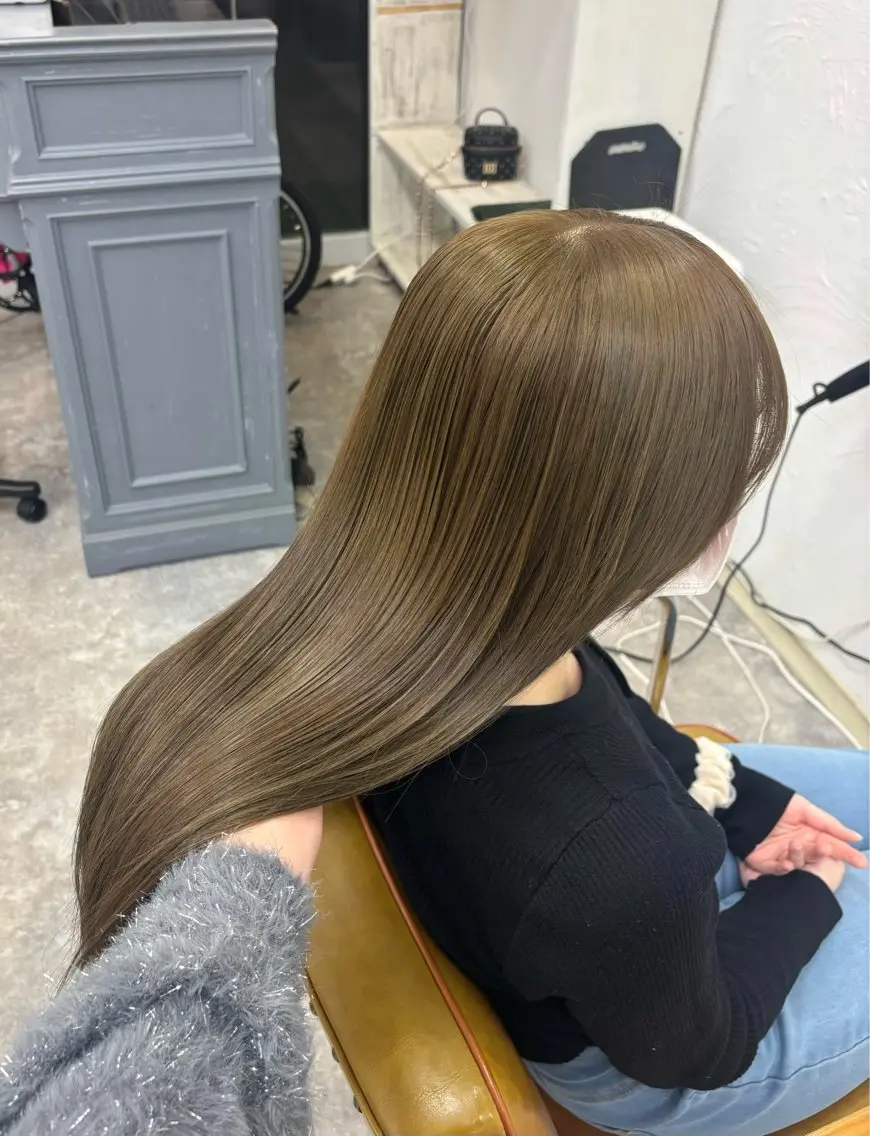ロング ヘアカラー 楢本 莉子のヘアスタイル