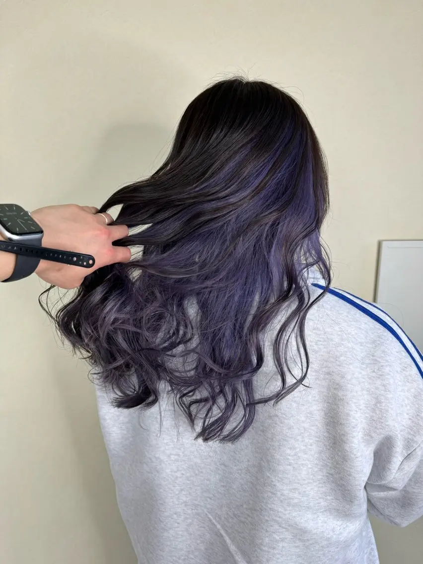 ロング カラー インナーカラー パープルカラー カット ヘアカラー トリートメント ハイライトカラー✨ グレージュ✨鎌倉光洋のヘアスタイル