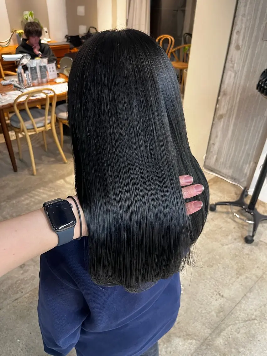 カラー 黒髪 ブルーカラー ブルーブラック 透明感カラー トリートメント ウルフ/レイヤー/ ブリーチカラーのヘアスタイル