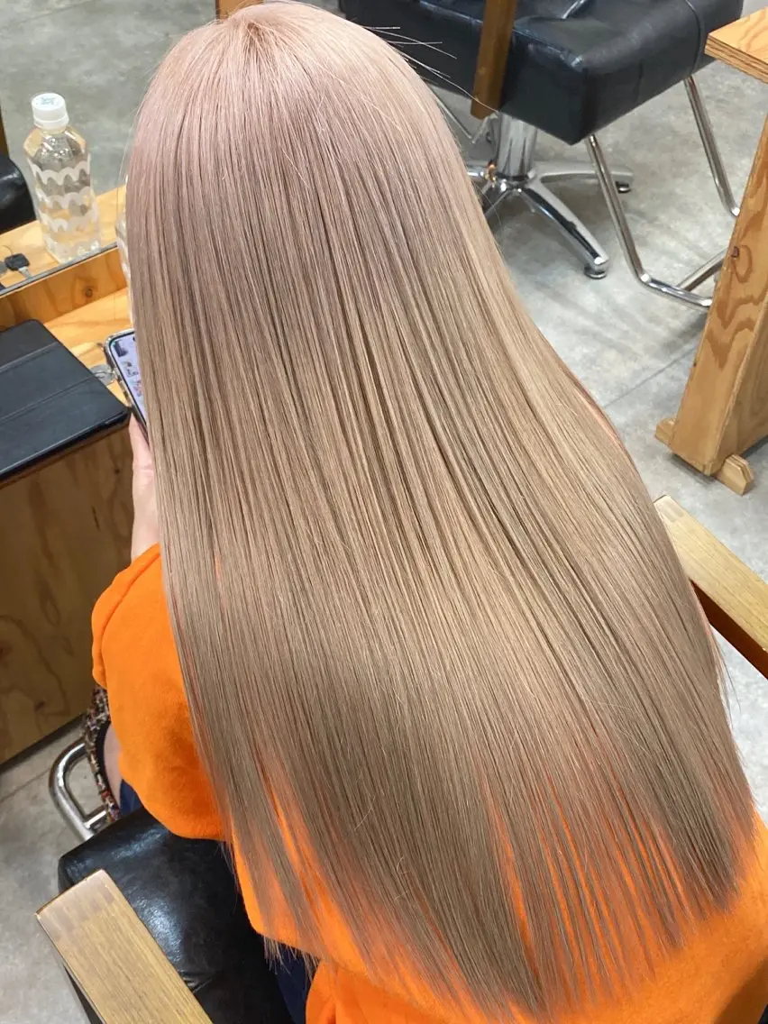 ロング カラー ベージュカラー ミルクティーベージュ ヘアカラー 艶髪サラサラカラー 🌈前原健吾のヘアスタイル