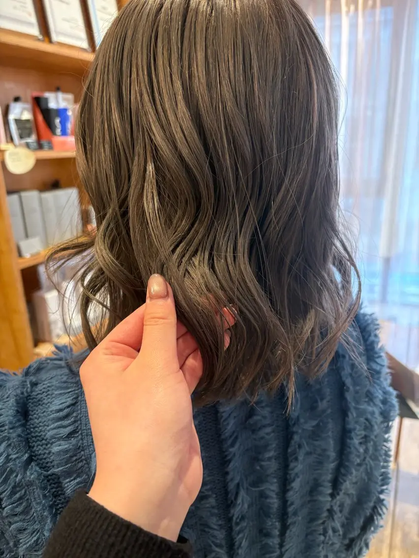 ミディアム カット ヘアカラー 秋吉 結愛のヘアスタイル