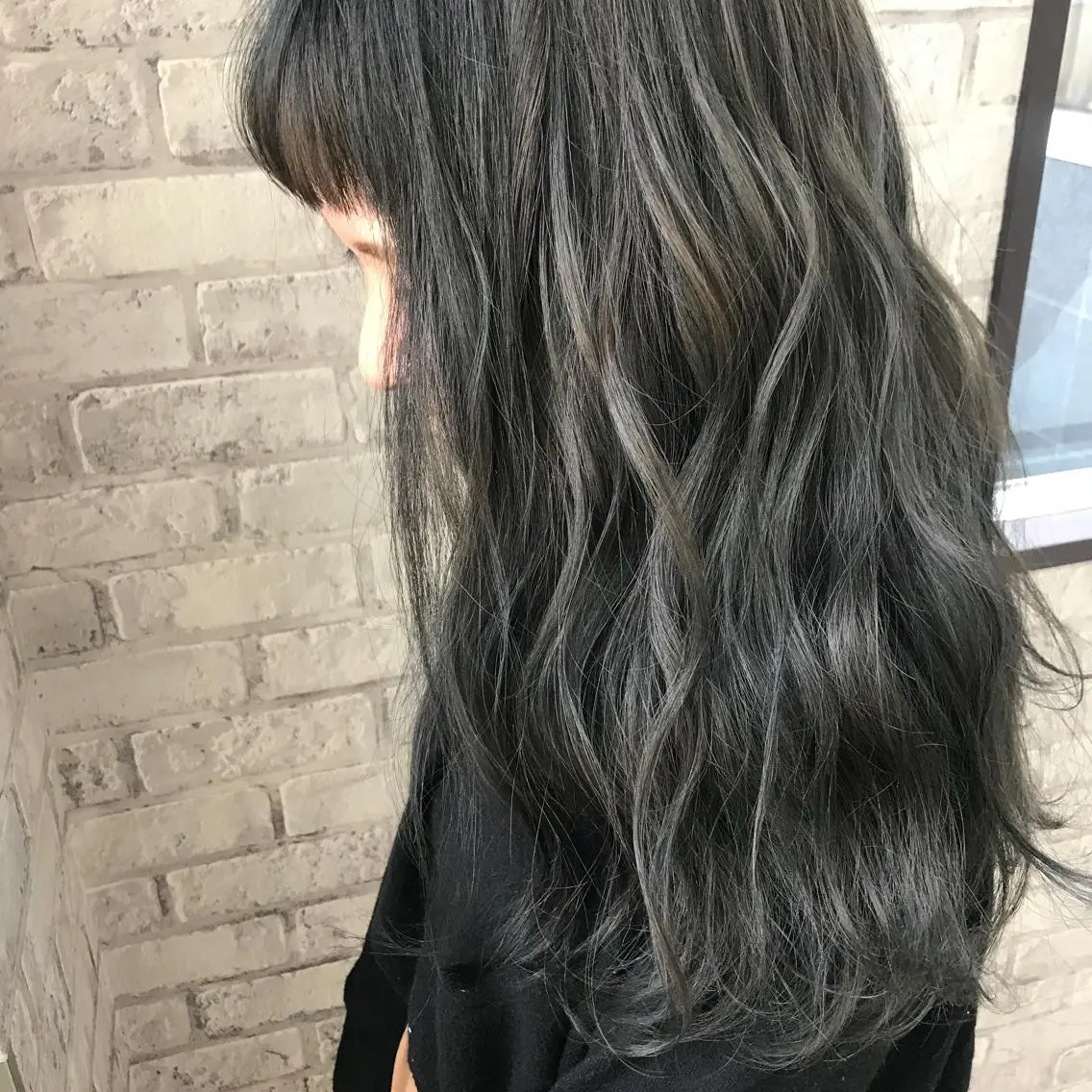 セミロング カラー ダークグレー カット ヘアカラー Oopsレイヤー 加藤澄都のヘアスタイル