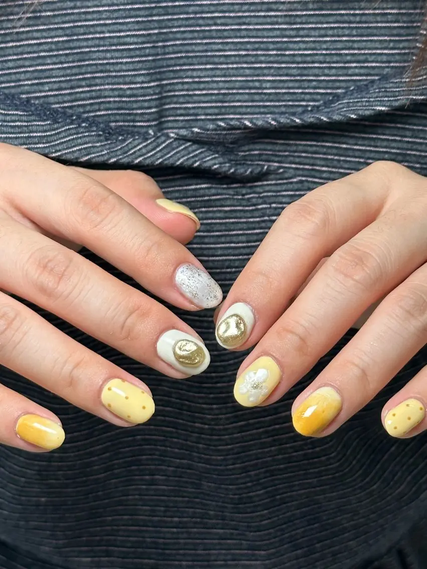 ネイル 黄色 ハンドネイル 🐚 すなのネイルデザイン