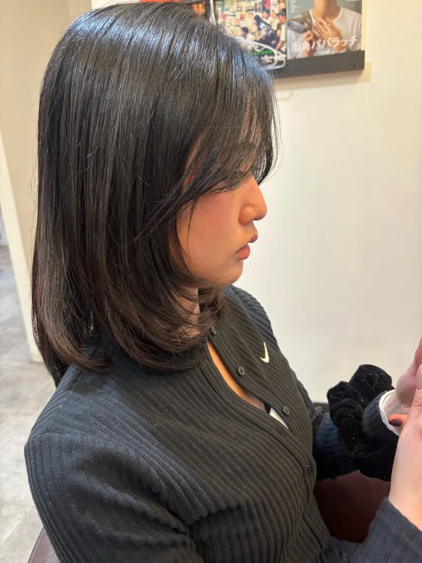 ミディアム ボブ 顔周りカット 髪質改善 レイヤーカット 小顔カット カット RISE SWELL 江坂momoneのヘアスタイル