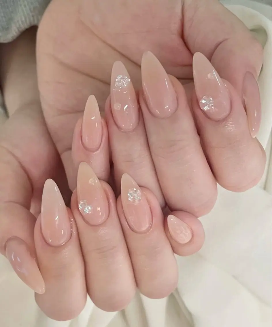 ネイル キラキラネイル マグネットネイル ぷっくりネイル 春ネイル ワンホンネイル ハンドネイル Lyna 池袋のネイルデザイン