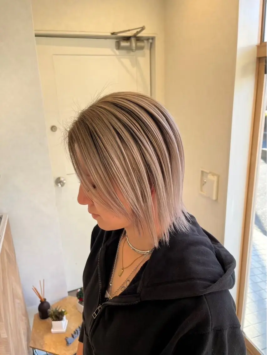 ミディアム ブリーチカラー HAZUKI🦖のヘアスタイル