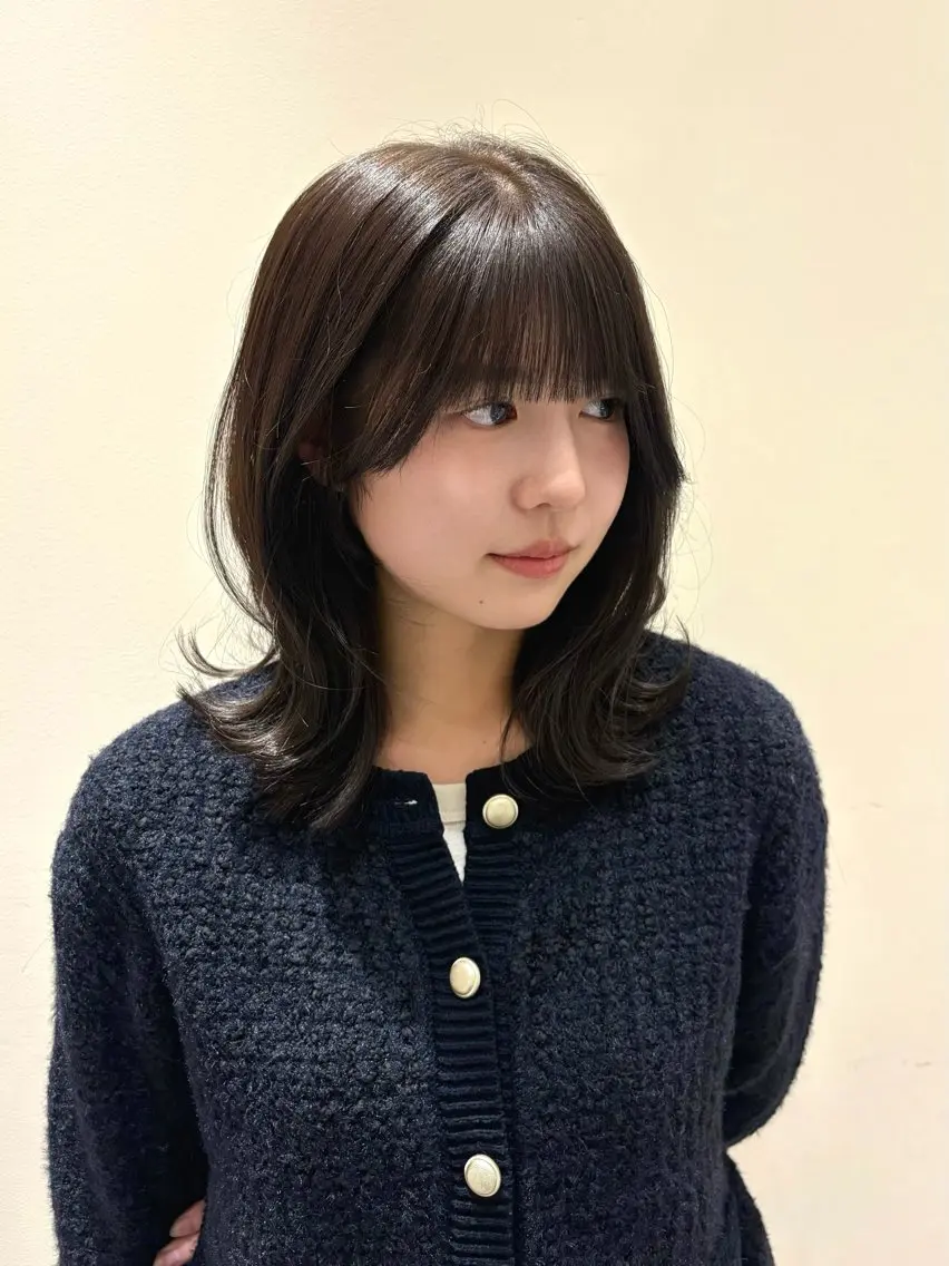 ミディアム 顔周りカット レイヤーカット 外ハネヘア カット ヘアカラー 顔周り/レイヤー カット🎀ヒラバルのヘアスタイル