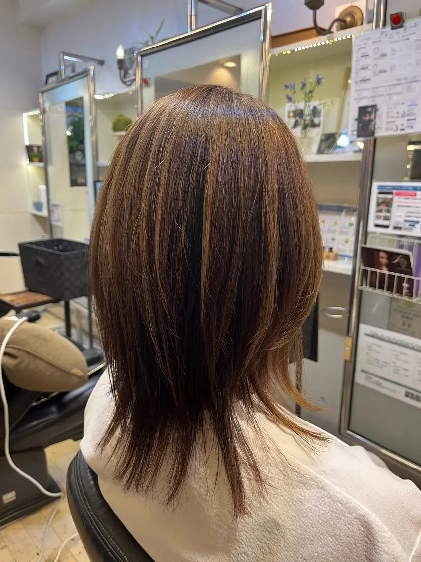 ミディアム 矢崎 身江子のヘアスタイル