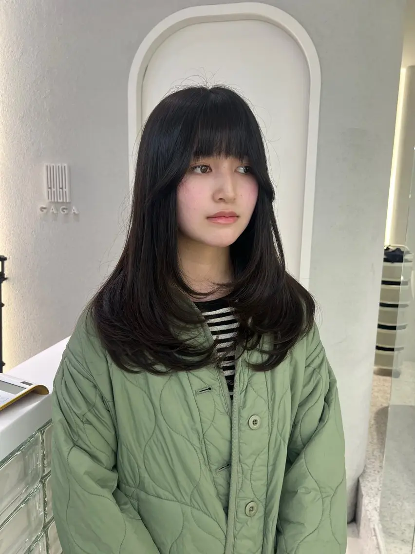 セミロング 顔周りカット レイヤーカット GAGA AMIKAのヘアスタイル