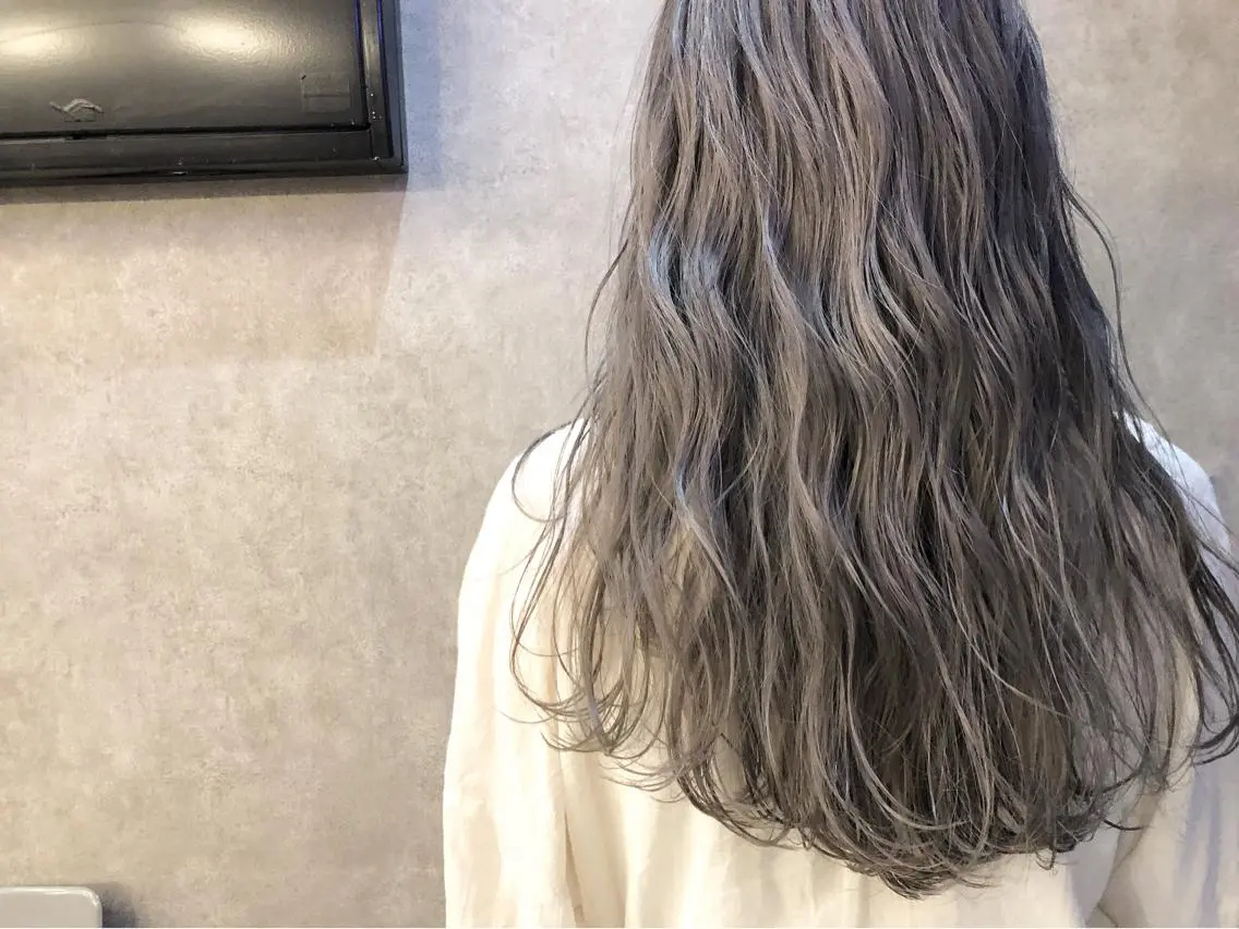 ロング カラー カット ヘアカラー トリートメント 顔周りレイヤーカット ブリーチminamiのヘアスタイル