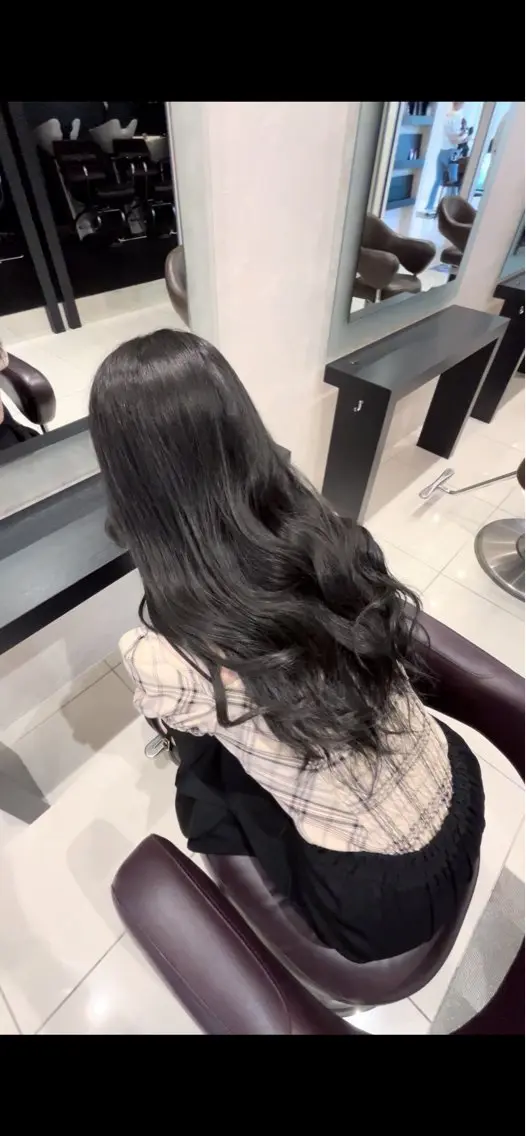 ロング カラー 黒髪 ヘアカラー 石塚 光流のヘアスタイル