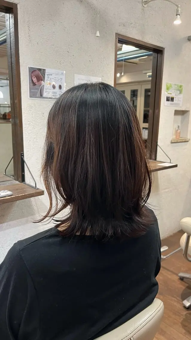 セミロング ボブ レイヤーカット 外ハネヘア 中宗 哲平のヘアスタイル