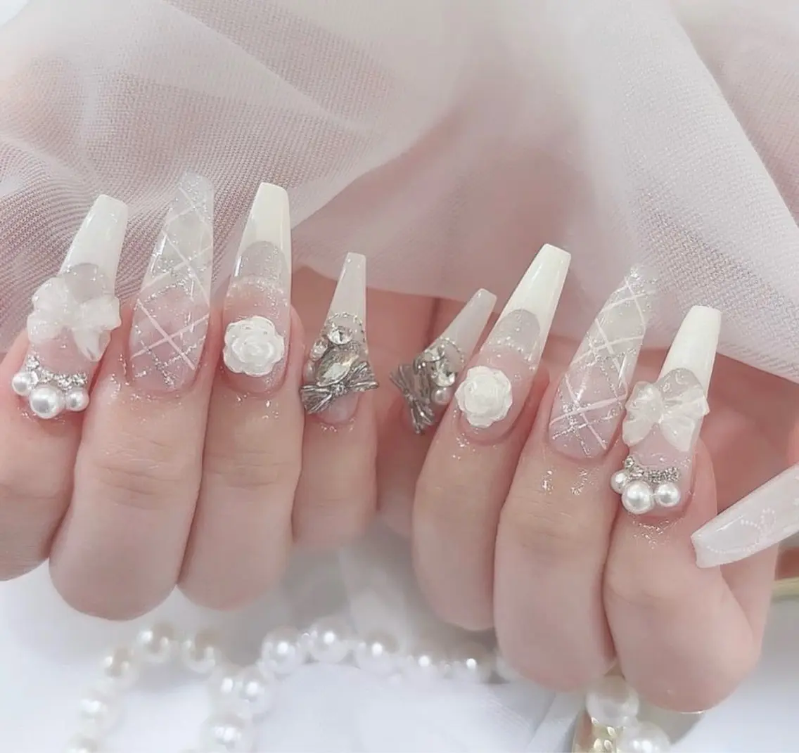 ネイル グラデーション キラキラネイル ワンカラーネイル 冬ネイル Jenn Nail Salonのネイルデザイン