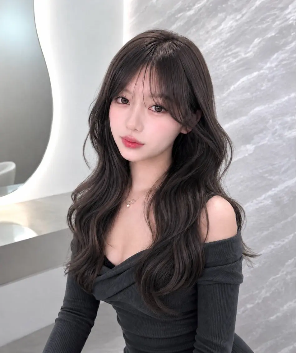 ミディアム カラー ヘアアレンジ 黒髪 ブルーカラー ブルーブラック 透明感カラー グレージュ カット ヘアカラー 🖤kana韓国ヘア 艶髪カラー特化🖤のヘアスタイル