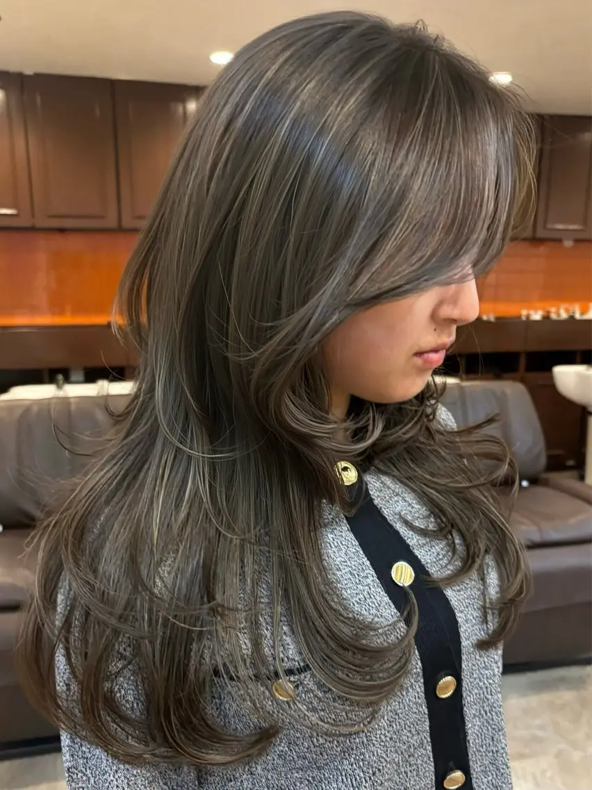 セミロング 外国人風カラー ハイレイヤー ハイライト レイヤーカット 🌺海外風ハイライト 🌺カマタ アンナのヘアスタイル