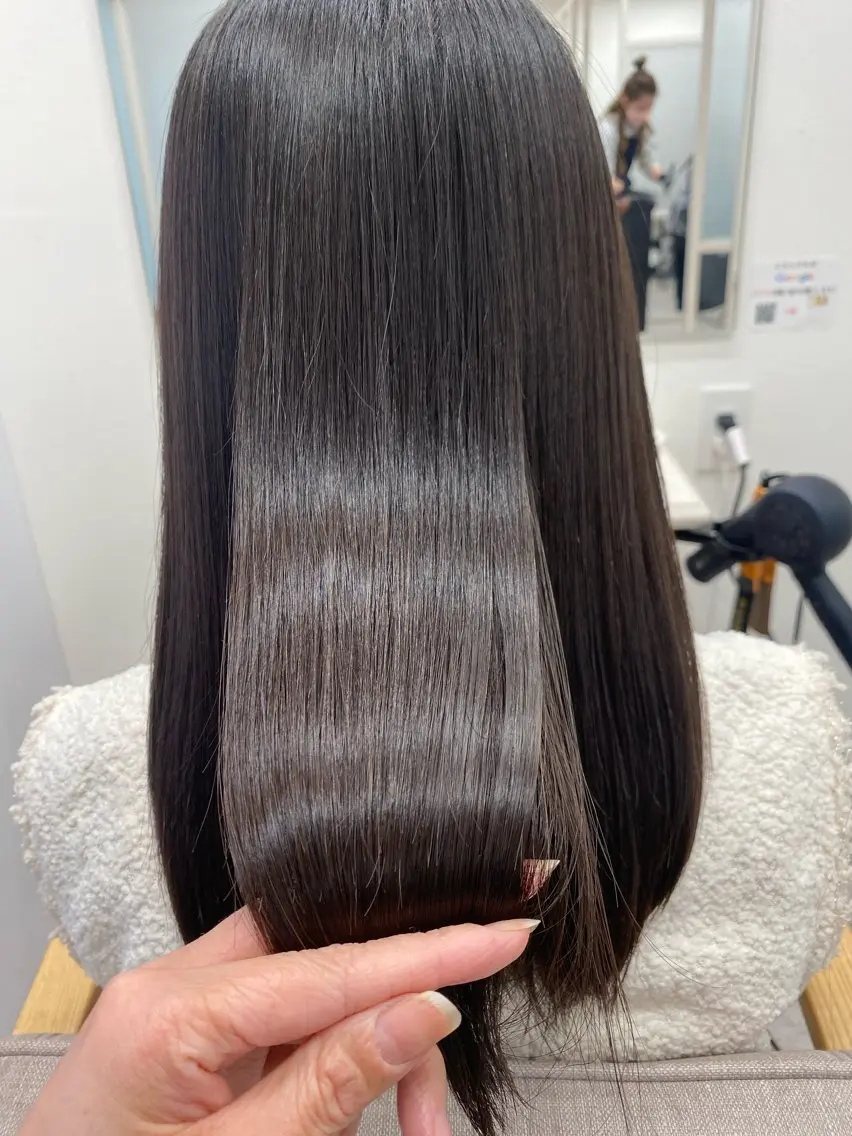 似合わせカット+美髪酸性ストレート+oggiotto6行程TR+マイクロバブル✨の写真