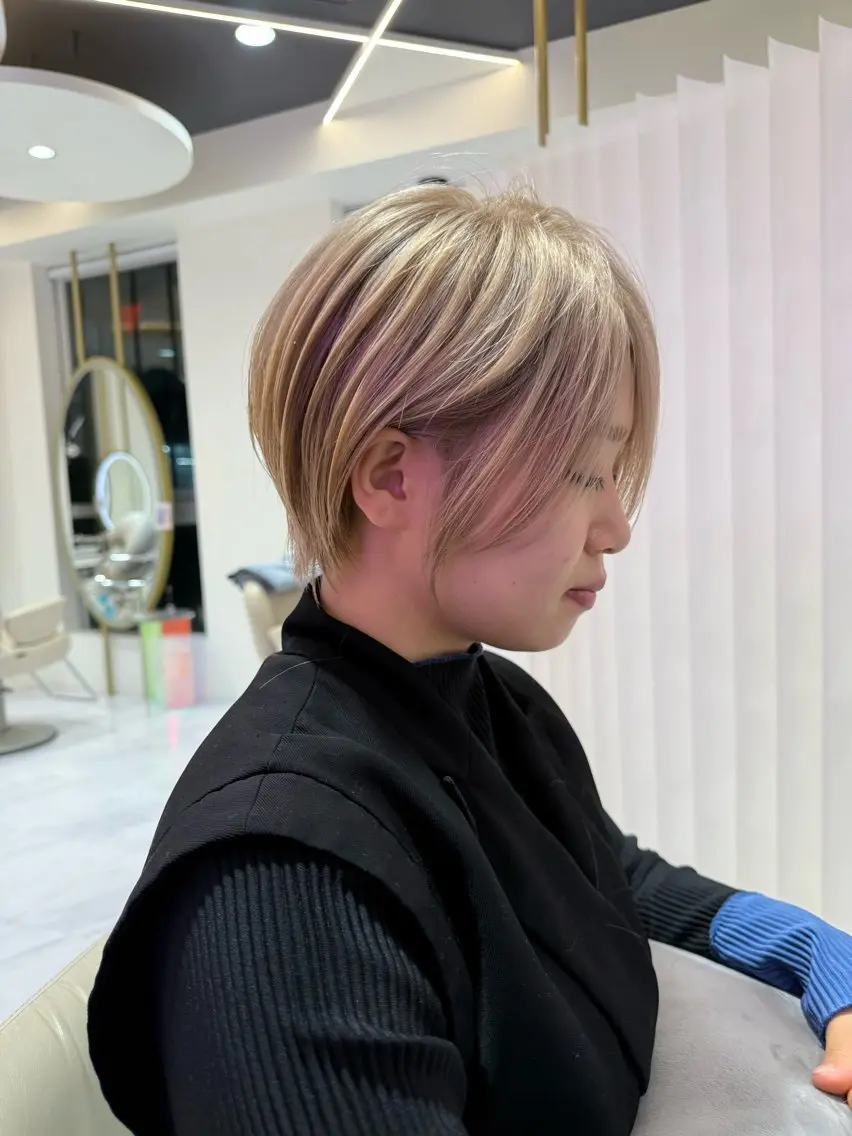ショート カラー ボブレイヤー アッシュ ベージュカラー 透明感カラー ハイトーンカラー 🌟TOSHI/透明 感カラー/ショートのヘアスタイル