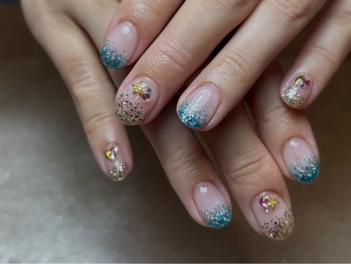 ネイル ブルー ゴールド キラキラネイル ラメ(グリッター) ハンドネイル D.d nail Rina✨のネイルデザイン