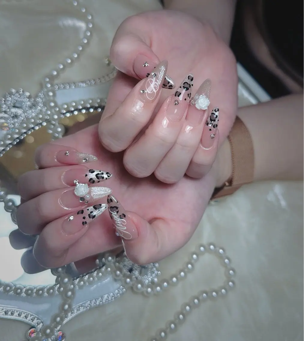 ネイル フレンチネイル キラキラネイル ミラーネイル シンプルネイル ツイードネイル ハンドネイル Tira Nailのネイルデザイン