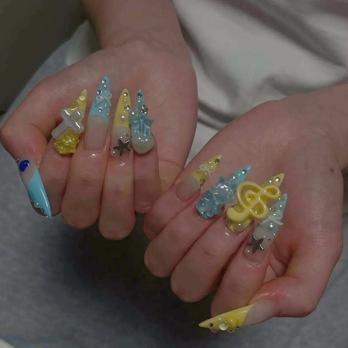 ネイル オーロラネイル クリアネイル 成人式 フラッシュネイル ジェルネイル ハンドネイル Amee Nail Salonのネイルデザイン