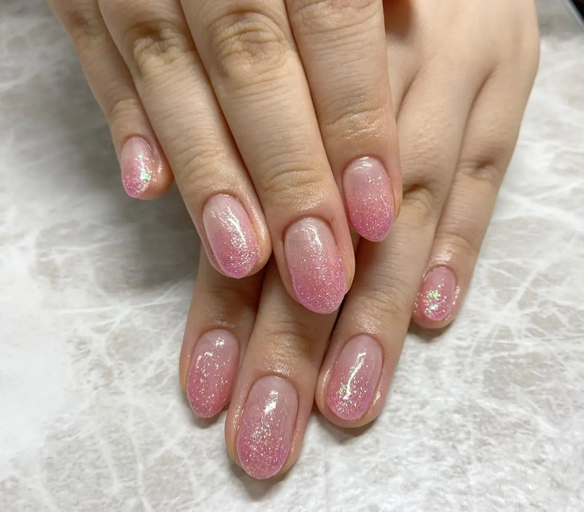 ネイル グラデーション キラキラネイル ラメ(グリッター) ラメグラデーション ピンク 🧸熊谷 かほ🧸のネイルデザイン