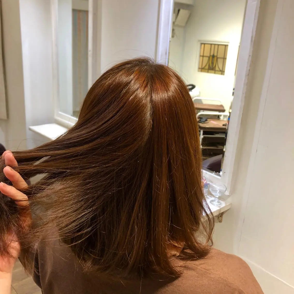 ミディアム カラー ブリーチ ブリーチなしカラー オレンジ ヘアカラー トリートメント 横瀬 稀のヘアスタイル