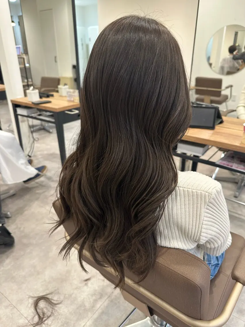 セミロング カラー ベージュカラー オリーブベージュ 白髪ぼかしハイライト レイヤー川口 元気のヘアスタイル
