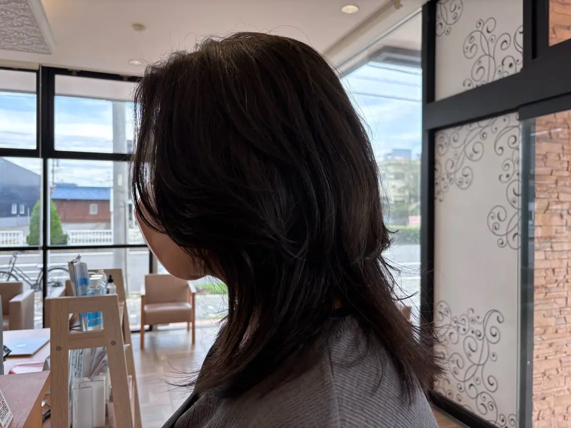 セミロング ウルフカット かわにし ゆきのヘアスタイル
