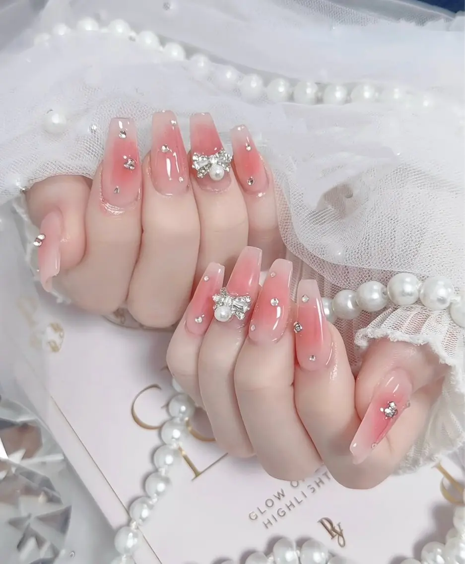 ロング 外国人風カラー 韓国風ヘア ハンドネイル E🌷nail 長さだし専門店のネイルデザイン