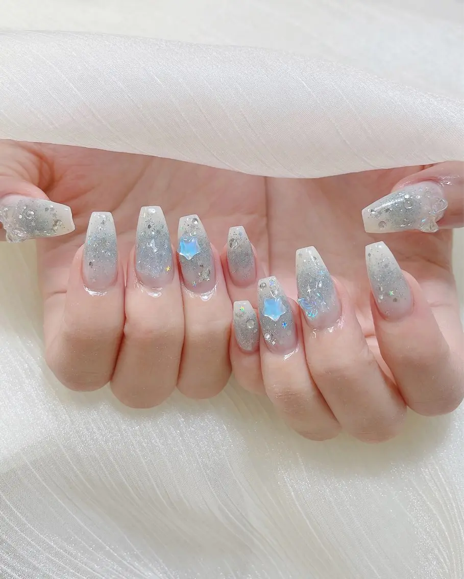 ネイル チークネイル ドット フラワーネイル フレンチネイル キラキラネイル ハンドネイル Speraネイル 大宮店🎀のネイルデザイン