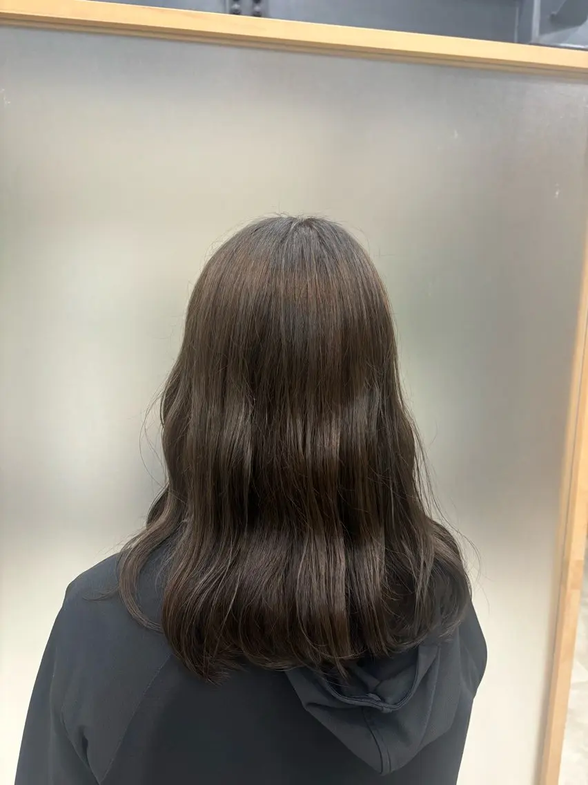 セミロング カラー ヘアアレンジ 透明感カラー オリーブカラー 宮本 エリカのヘアスタイル