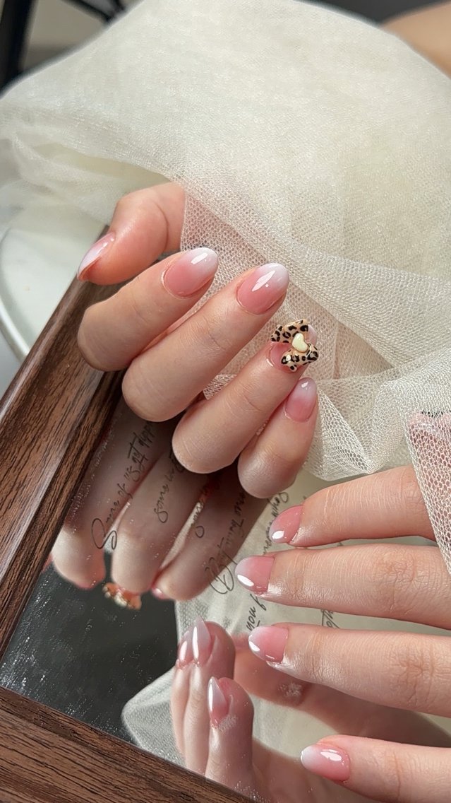 ネイル ハンドネイル YUMI ニュアンスnailsのネイルデザイン