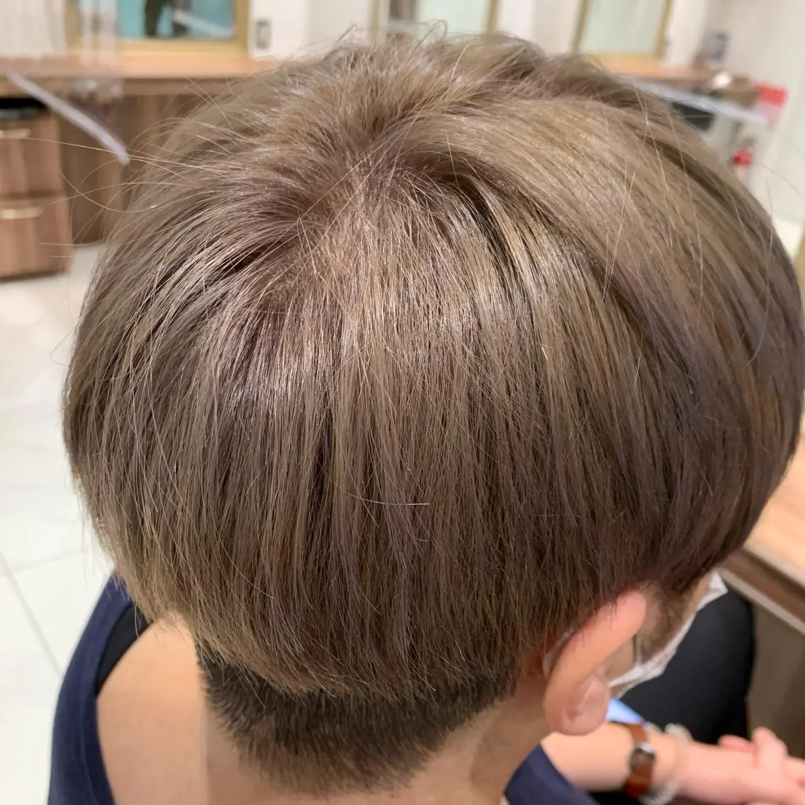 ショート カラー ブリーチ 飯田 真澄のヘアスタイル