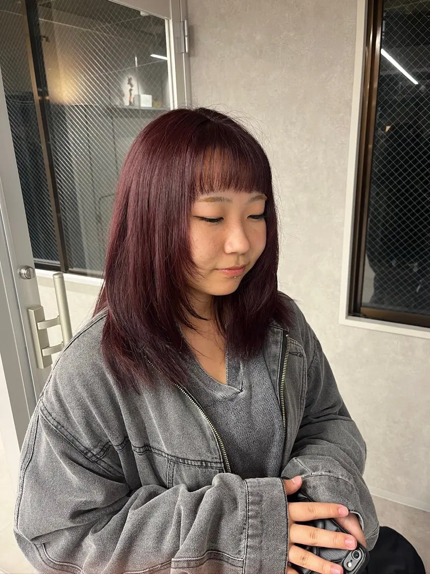 ミディアム カラー ボルドーカラー 顔まわりレイヤー レイヤーカット Abe yuyaのヘアスタイル