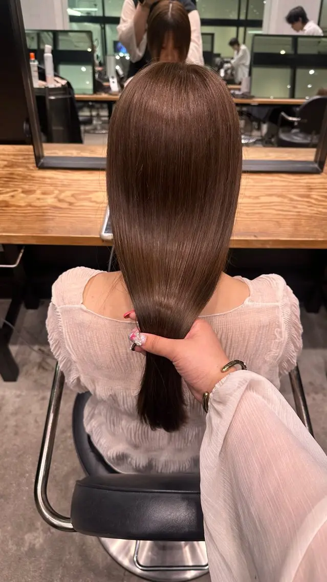 ロング ヘアカラー 橋本 紅芭のヘアスタイル
