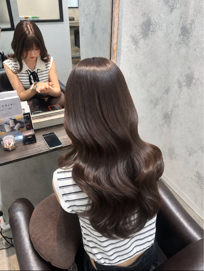 ロング カラー ヘアカラー トリートメント 羽成 優衣菜のヘアスタイル