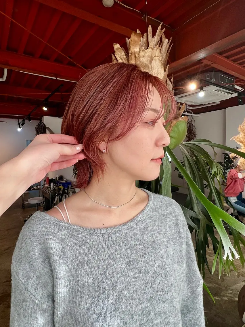 ショート ヘアカラー 安谷 彩香のヘアスタイル
