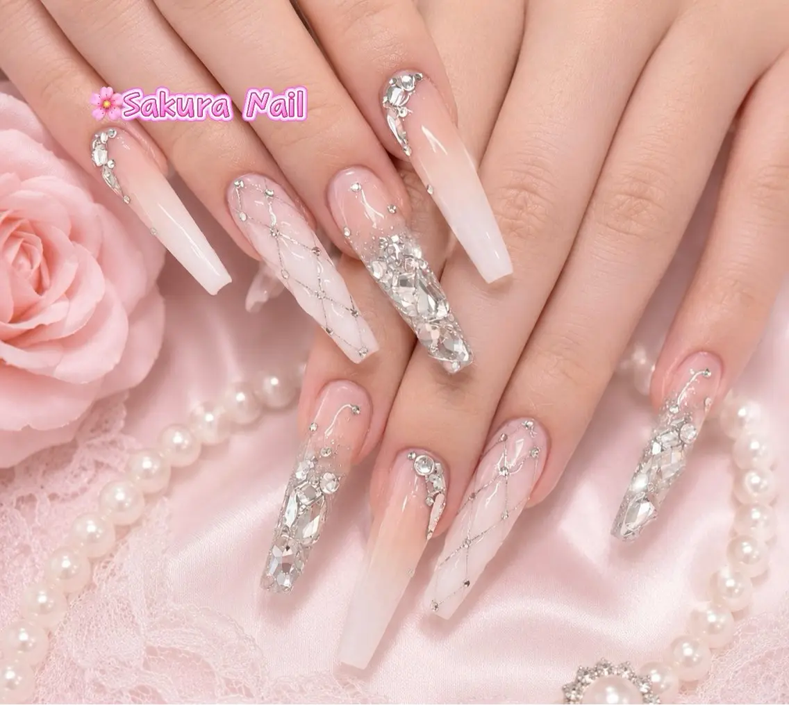 ネイル アートネイル オーロラネイル ボルドー チークネイル フレンチネイル ハンドネイル Sakura Nail Salonのネイルデザイン