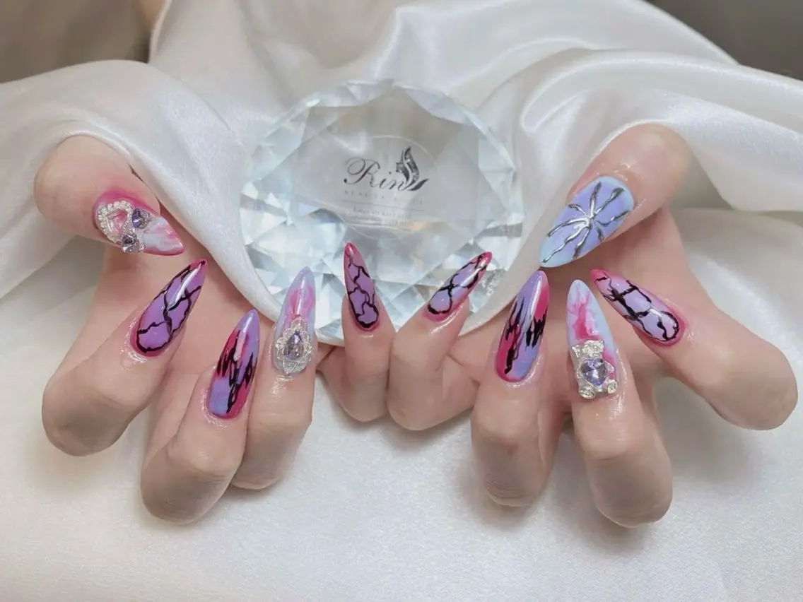 ネイル ブルー フラッシュネイル フラワーネイル ホログラムネイル キラキラネイル ハンドネイル Rin Nail 新大久保店のネイルデザイン