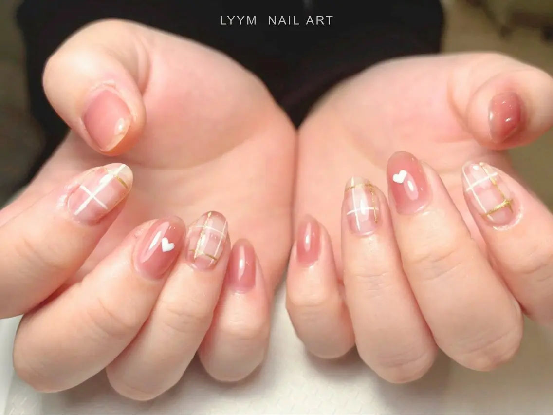 ネイル ガーリー ゴールド ハート 韓国ネイル ピンク ハンドネイル LYYM Salonのネイルデザイン